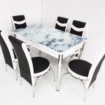 Set compus dintr-o masa si sase scaune.